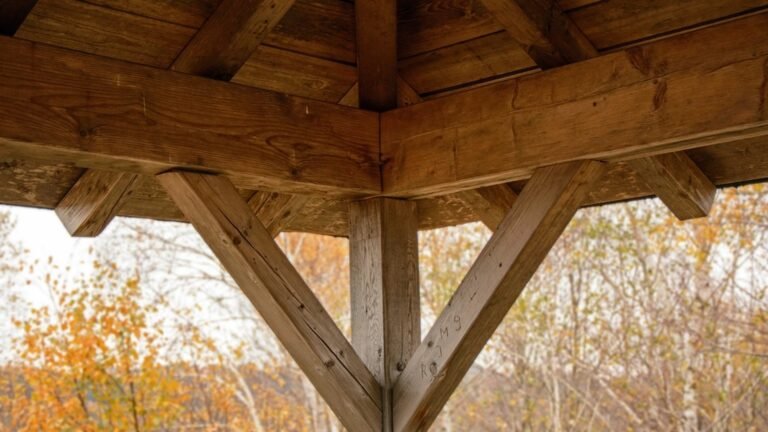 Carport aus Holz selbst planen: Flachdach, Spitzdach oder Walmdach?
